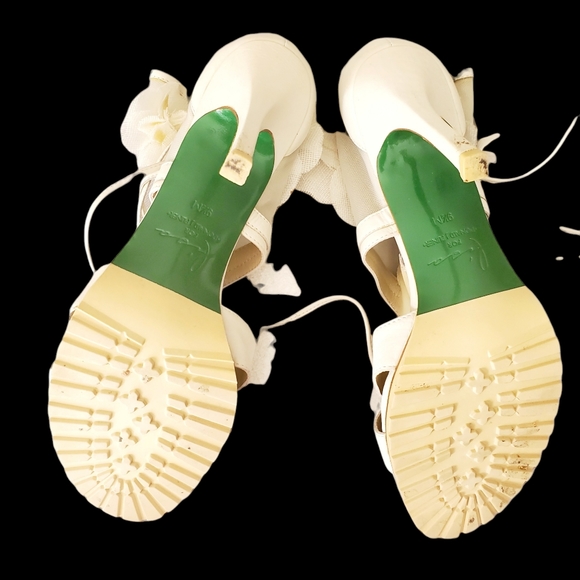 Donald j pliner. White high heels size 9 1/2M - Picture 11 of 11